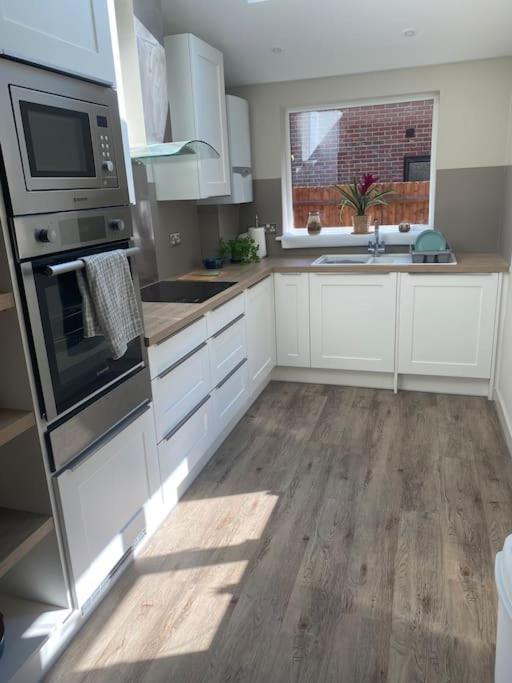 Beautiful 3 Bed Home In The Heart Of New Forest Hordle Ngoại thất bức ảnh